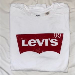 Levi’s t shirt